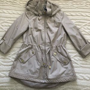 Details Intl beige raincoat/coat